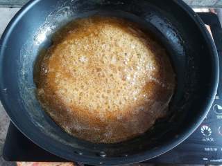 11、核桃花生芝麻糖,熬糖浆的温度调到最低档保温