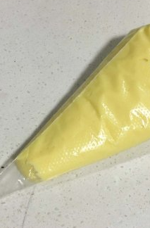 6、炼乳玛德琳 ,装入裱花袋