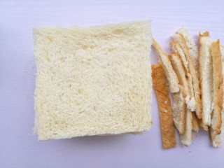 2、好吃到爆的港式西多士,土司去掉四边。