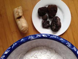 1、红糖姜汁糍粑,准备食材