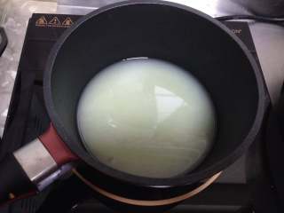 5、红糖姜汁糍粑,小火煮开关火稍微冷却