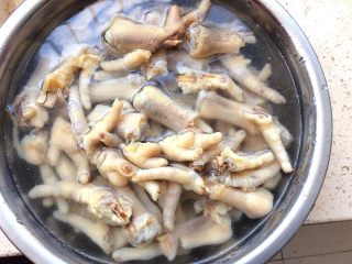 12、柠檬泡椒凤爪,凤爪泡上一会