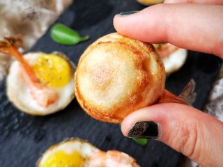 16、虾扯蛋,底部金黄焦脆，鲜味十足。