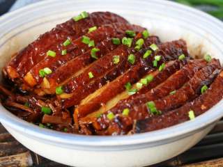 18、黄花菜扣肉,超级好看又好吃；