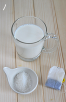 1、焦糖奶茶,准备好食材。