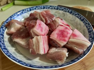8、大口吃肉系列➕干豆角鸡蛋红烧肉,切好的肉块准备好。