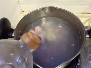 15、大口吃肉系列➕干豆角鸡蛋红烧肉,一勺料酒，再煮开后炖煮两分钟，