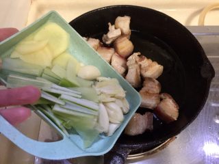 24、大口吃肉系列➕干豆角鸡蛋红烧肉,加入姜片