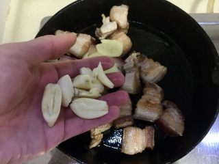 26、大口吃肉系列➕干豆角鸡蛋红烧肉,加入蒜，煸香