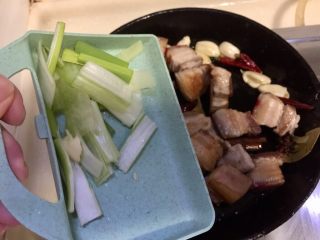 28、大口吃肉系列➕干豆角鸡蛋红烧肉,加入葱白煸香