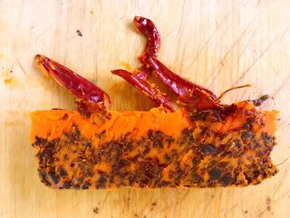 4、鸭血粉丝汤,准备好正宗的重庆麻辣底料