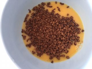 4、早餐香浓咖啡石头饼干,放入速溶咖啡