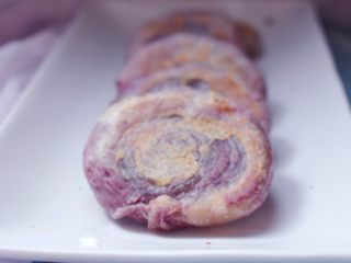 14、旋风紫薯油酥烧饼,一款集颜值和美味一体的烧饼就完成啦