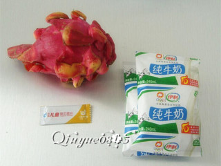 1、红心火龙果酸奶,准备食材