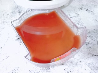 10、血糯米粢饭团,将水盒小心取出,通过蒸沥煮三步曲,米汤和米分离,带走了米中大量的淀粉!