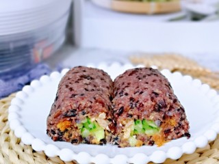 16、血糯米粢饭团,有一句古话说的好,早餐一定要吃好。早餐的作用不可小视哈!