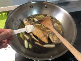 17、红烧鱼,一茶匙白糖