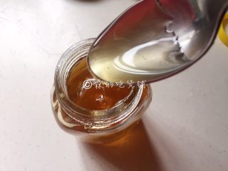 2、焦糖肉桂香蕉,蜂蜜。