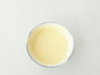 6、幸福薄脆,搅拌至均匀的糊状。