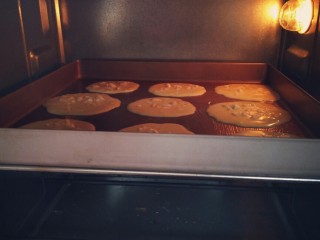 10、幸福薄脆,烤箱。，中层，180度上下火，8分至10分钟。