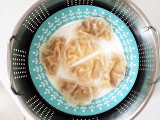 4、香蕉馅蒸饺—香甜可口，试试这款吧!18M,出锅