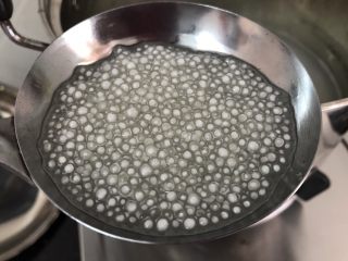 5、芒果椰汁西米露,西米呈半透明状态时