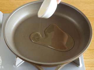 12、肉末蛋羹12m+,热锅刷油