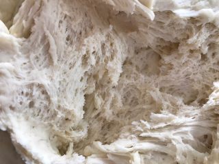 9、笋干肉包,发酵至两倍大