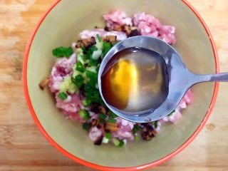 8、杭帮菜系列之香菇肉糜炖蛋,加两勺料酒