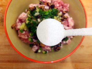 11、杭帮菜系列之香菇肉糜炖蛋,一小勺细砂糖