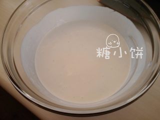 6、【奥利奥冻芝士蛋糕】,把过筛过的吉利丁奶油液加到步骤6的奶酪里面搅匀即成芝士糊