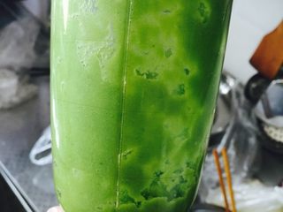 4、炸丸子,搾的葱姜蒜汁更入味