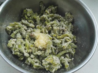 15、传统美食：蒸豆角,放蒜泥。