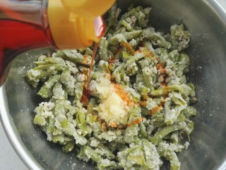 16、传统美食：蒸豆角,倒香油、红油。