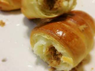 11、毛毛虫肉松面包,组织松软，美味可爱的面包。