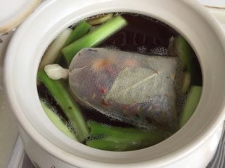 19、煲一锅好卤➕香卤牛肉,大火煮开，小火煮30分钟，煮去香料的苦涩，散发香味