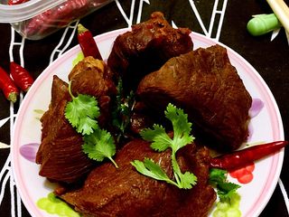 49、煲一锅好卤➕香卤牛肉,卤好的牛肉捞出