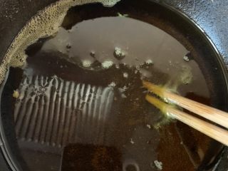 10、香甜软糯不一样的香蕉,锅里放油