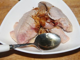 4、可乐鸡翅,加一勺料酒