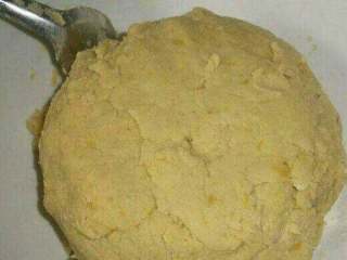 3、地瓜丸子,揉好的面团