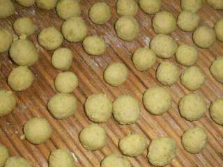 4、地瓜丸子,分成小挤子