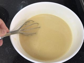 9、五彩冰皮月饼（附奶黄馅做法）,看，过筛后明显顺滑多了