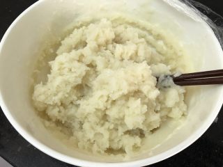 19、五彩冰皮月饼（附奶黄馅做法）,熟透了，筷子顺时针搅拌一会，放至晾凉