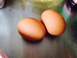 5、西红柿鸡蛋炝汤面,俩鸡蛋，备用