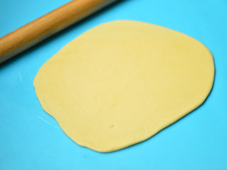 6、圣诞帽子塔,随后取出，擀成面皮