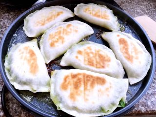 8、飘香韭菜盒,鲜美可口的韭菜盒出锅了