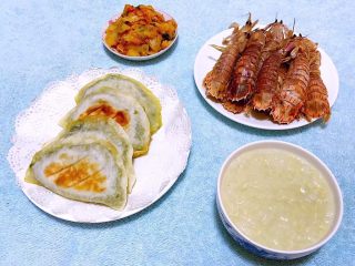 12、飘香韭菜盒,再来一盘虾爬子更加鲜美