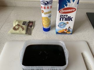 9、黑凉粉冷饮,直到完全凝固