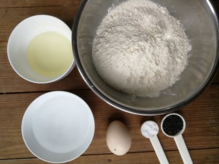 1、年味～花式炸麻叶,准备所需材料并称量备用