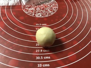 10、金沙奶黄馅老婆饼,收口朝下。